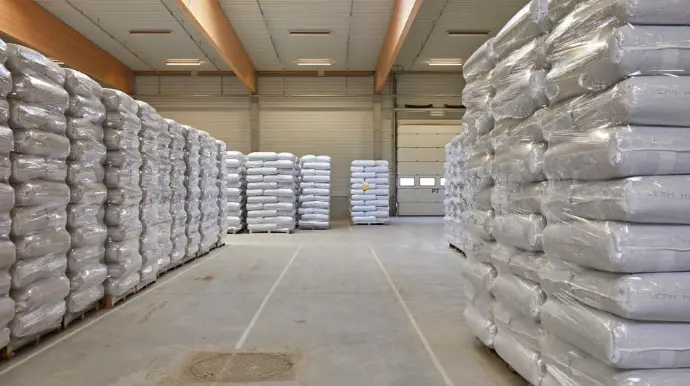 Entrepôt chez Nestaan, stockage marchandises de vermiculite,, perlite, mortiers projetés et mousse de polyuréthane